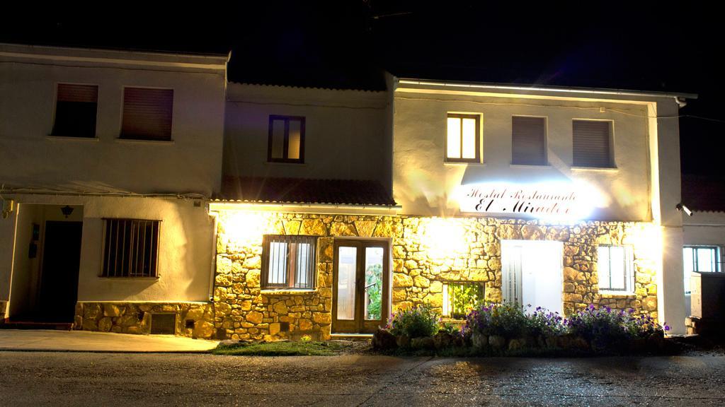 Hospedium Hostal Restaurante El Mirador De Atienza Exteriör bild